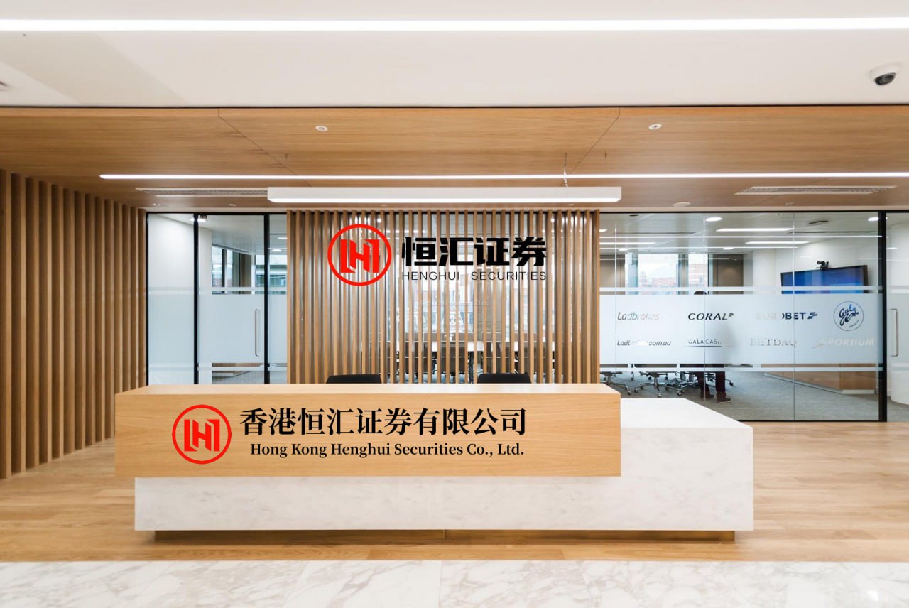乐蒙网配资APP下载 大开眼界！环球小姐民族服秀疯了：鱼？鸟？茶壶少女？啊 这...真的是cosplay漫展吧